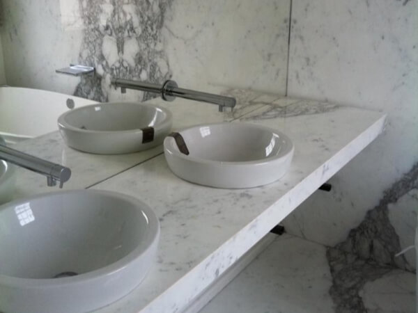 marble bathroom holland park